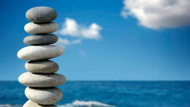 pebbles aligned